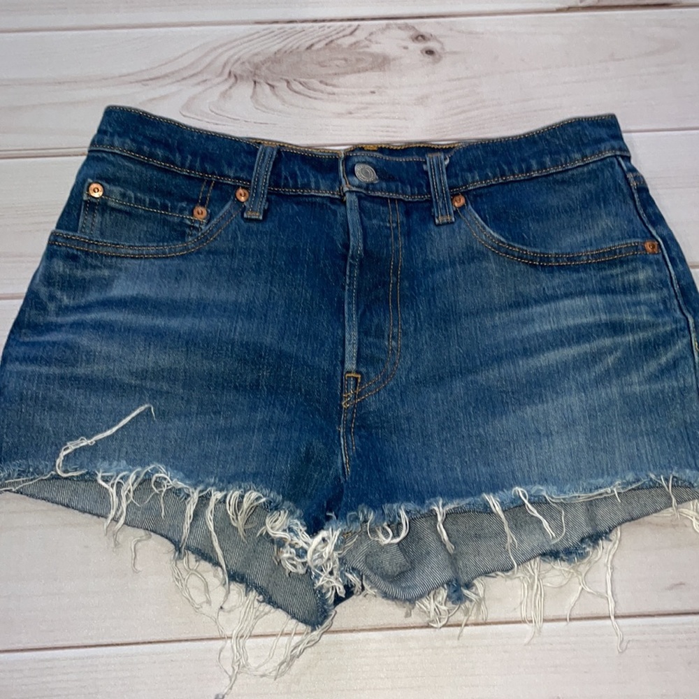Levi's 501 Original frayed hem shorts size 28